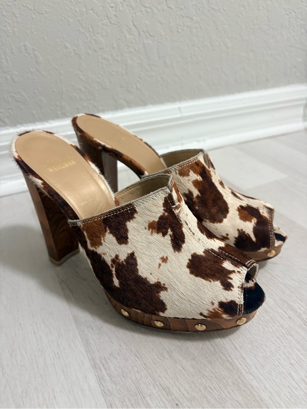 Stuart Weitzman Calf Hair Mule Heels - Brown/White